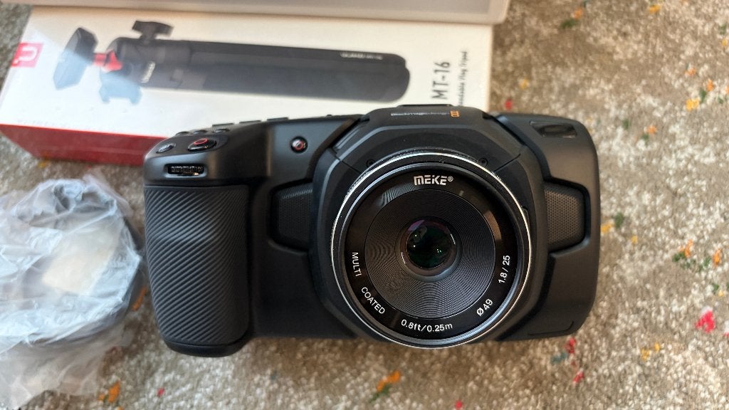 Blackmagic Pocket Cinema Camera 4K + Meike 25mm 1.8  lens, Audio, Tv en Foto, Overige merken, Full HD, Zo goed als nieuw, Geheugenkaart