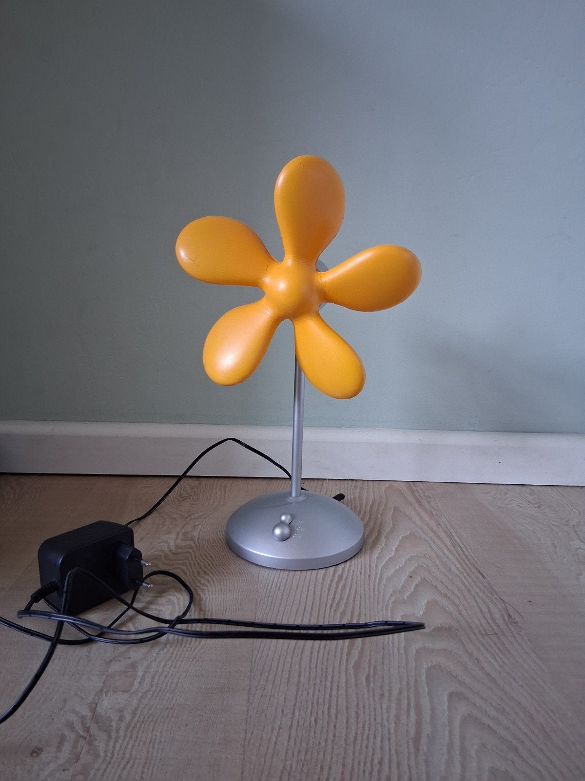 Leuke oranje bloemvormige tafelventilator, Ophalen, Gebruikt, Tafelventilator