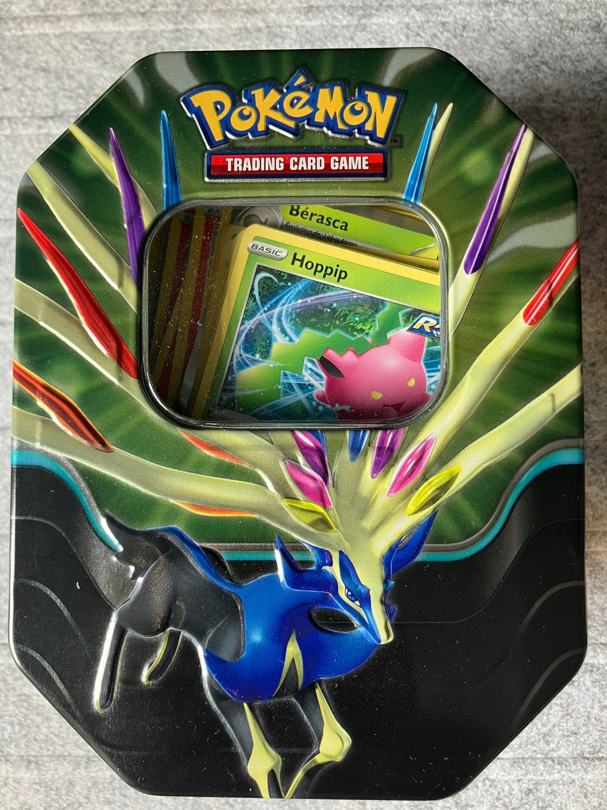 Pokemon kaarten in blik, Hobby en Vrije tijd, Verzamelkaartspellen | Pokémon, Ophalen of Verzenden, Zo goed als nieuw