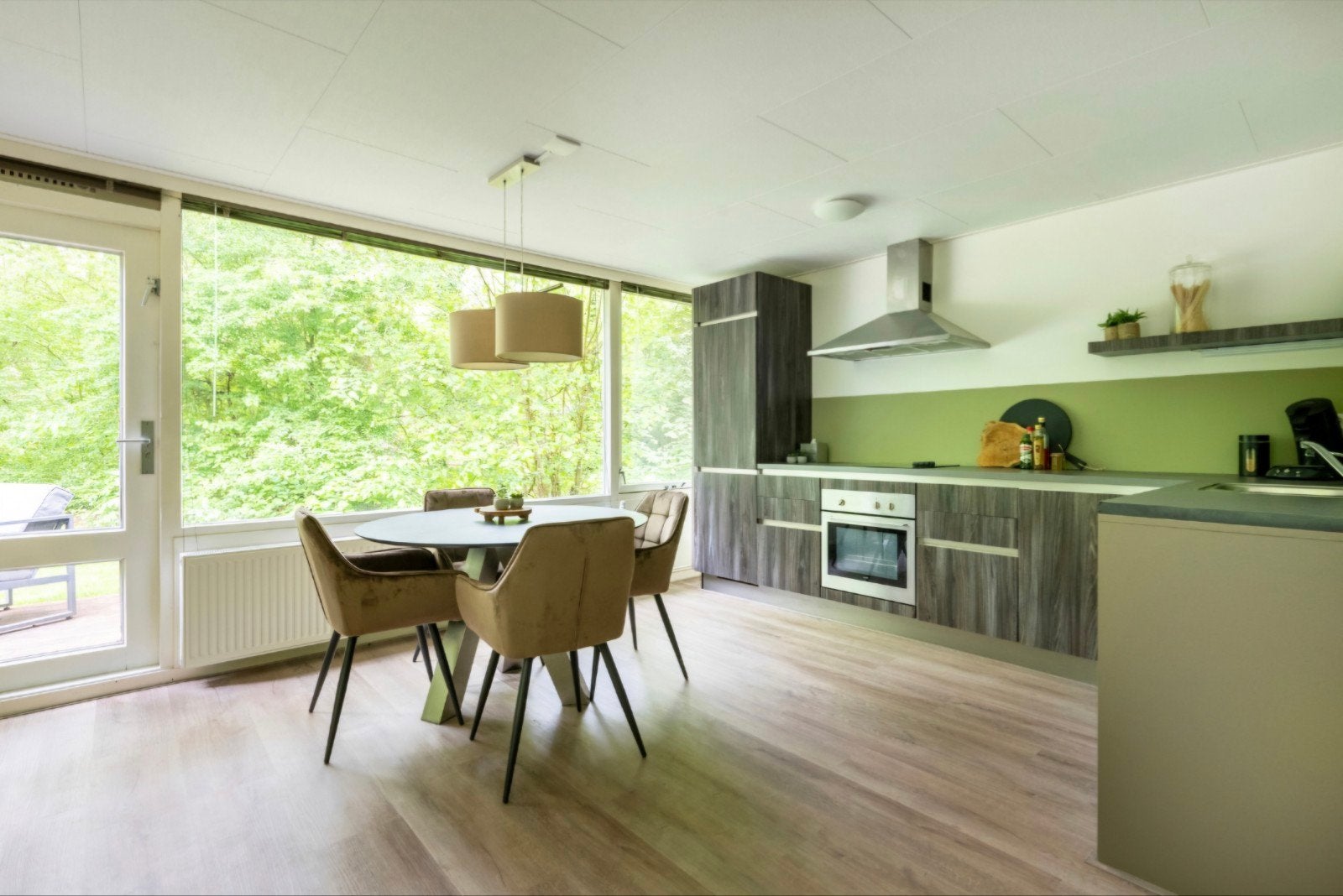 Moderne recreatiebungalow rustig gelegen in het drentse bos, 2 slaapkamers, 71 m², Verkoop zonder makelaar, Drenthe