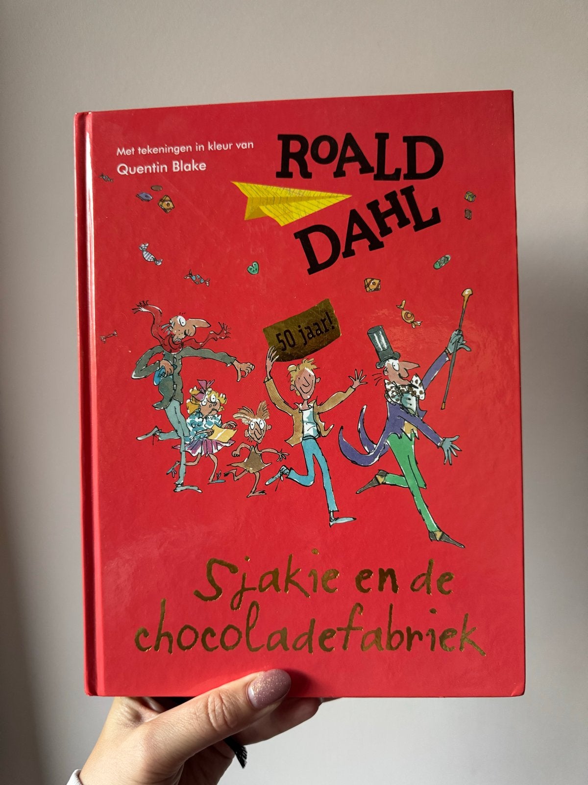 Sjakie en de chocoladefabriek - Roald Dahl (50 jaar!), Ophalen of Verzenden, Zo goed als nieuw, Fictie algemeen