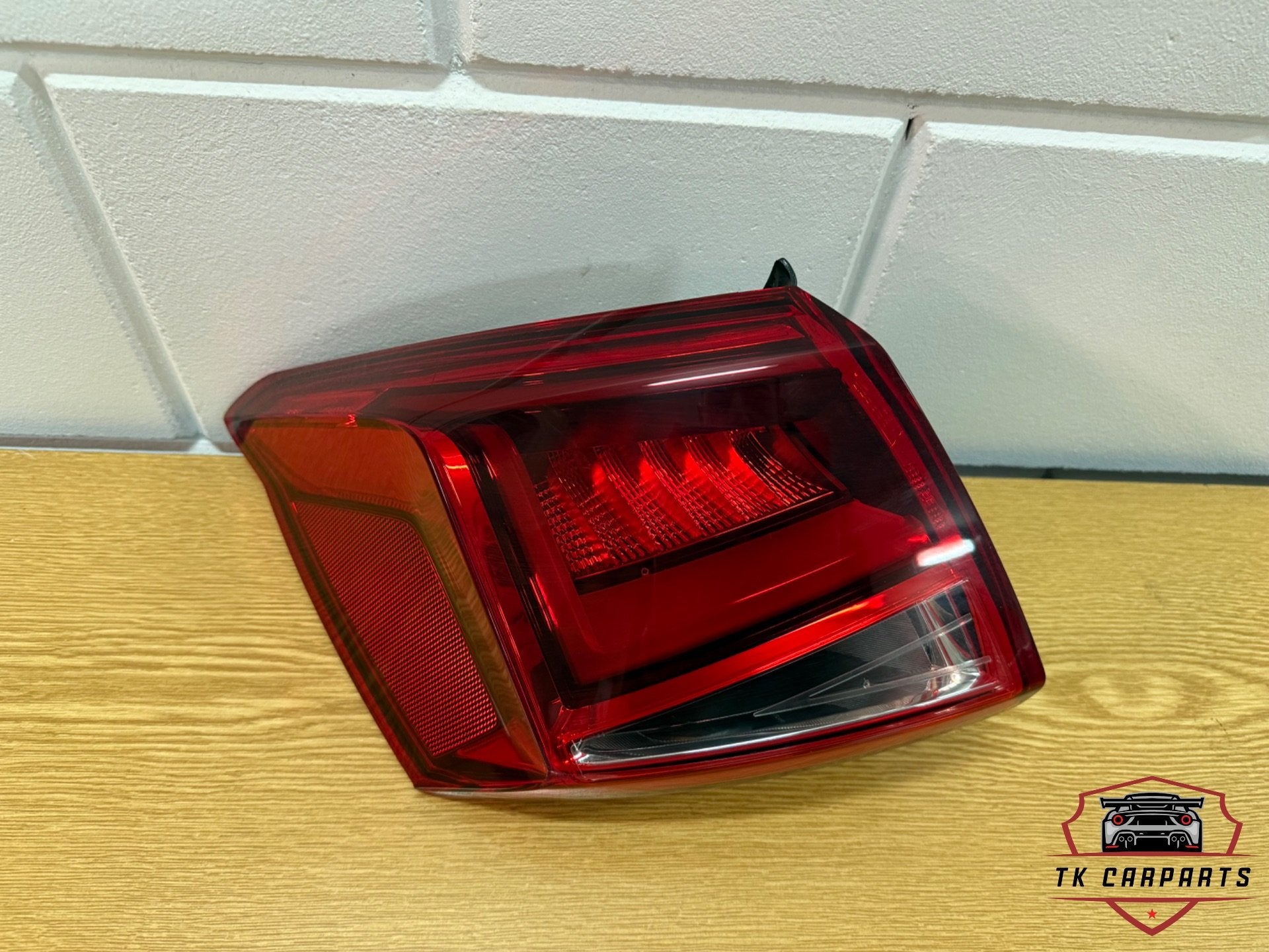 Seat arona achterlicht links buiten 6f9945207b, Autovia A-2, Km 585 585
08760  Martorell, ES, Nieuw, Ophalen of Verzenden, SEAT S.A.