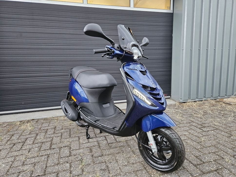 PIAGGIO ZIP 4T E5 BROM 0 KM NIEUW BMW BLAUW + VOL OPTIES!, Maximaal 45 km/u, Onbekend, Nieuw, Ophalen of Verzenden