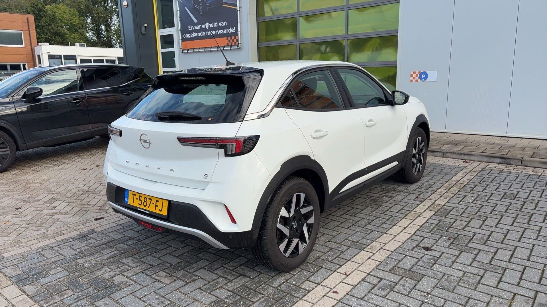 Opel Mokka Electric Level 3 50 kWh – Warmtepomp | Stijlvol, Auto's, Gebruikt, Zwart, Met garantie (alle), Mokka-e
