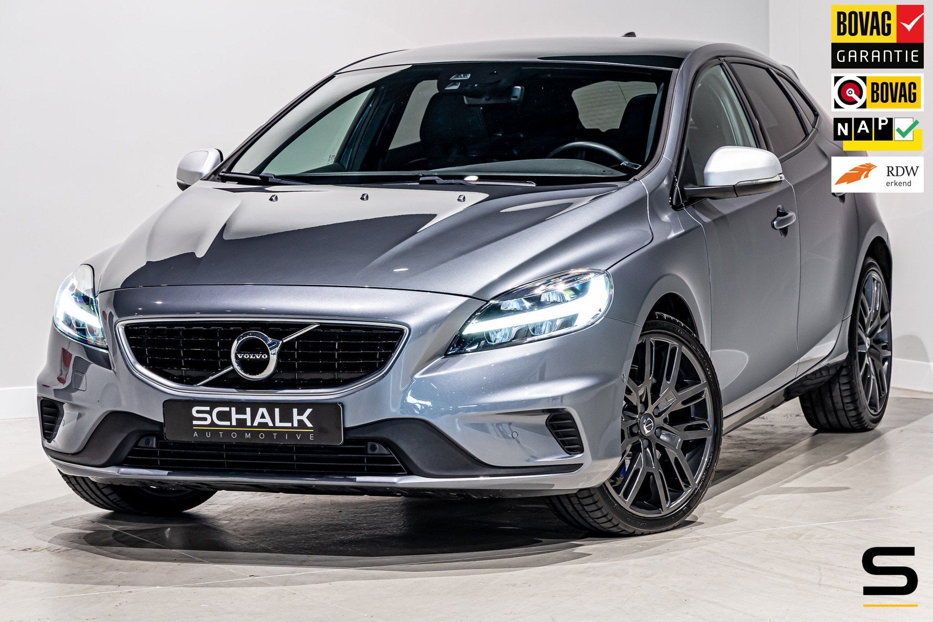 Volvo V40 1.5 T3 Polar+ Sport|R-Design|Cam|Pano|H&K|NAP|2e e, Auto's, Volvo, Dealer onderhouden, 4 cilinders, 700 kg, Origineel Nederlands