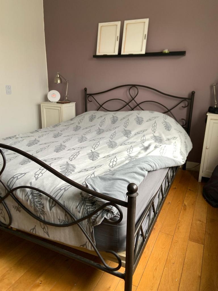 IJzeren bedframe 140x200 met sierlijke vormen, Huis en Inrichting, Slaapkamer | Bedden, Ophalen, Gebruikt, Zwart, Tweepersoons