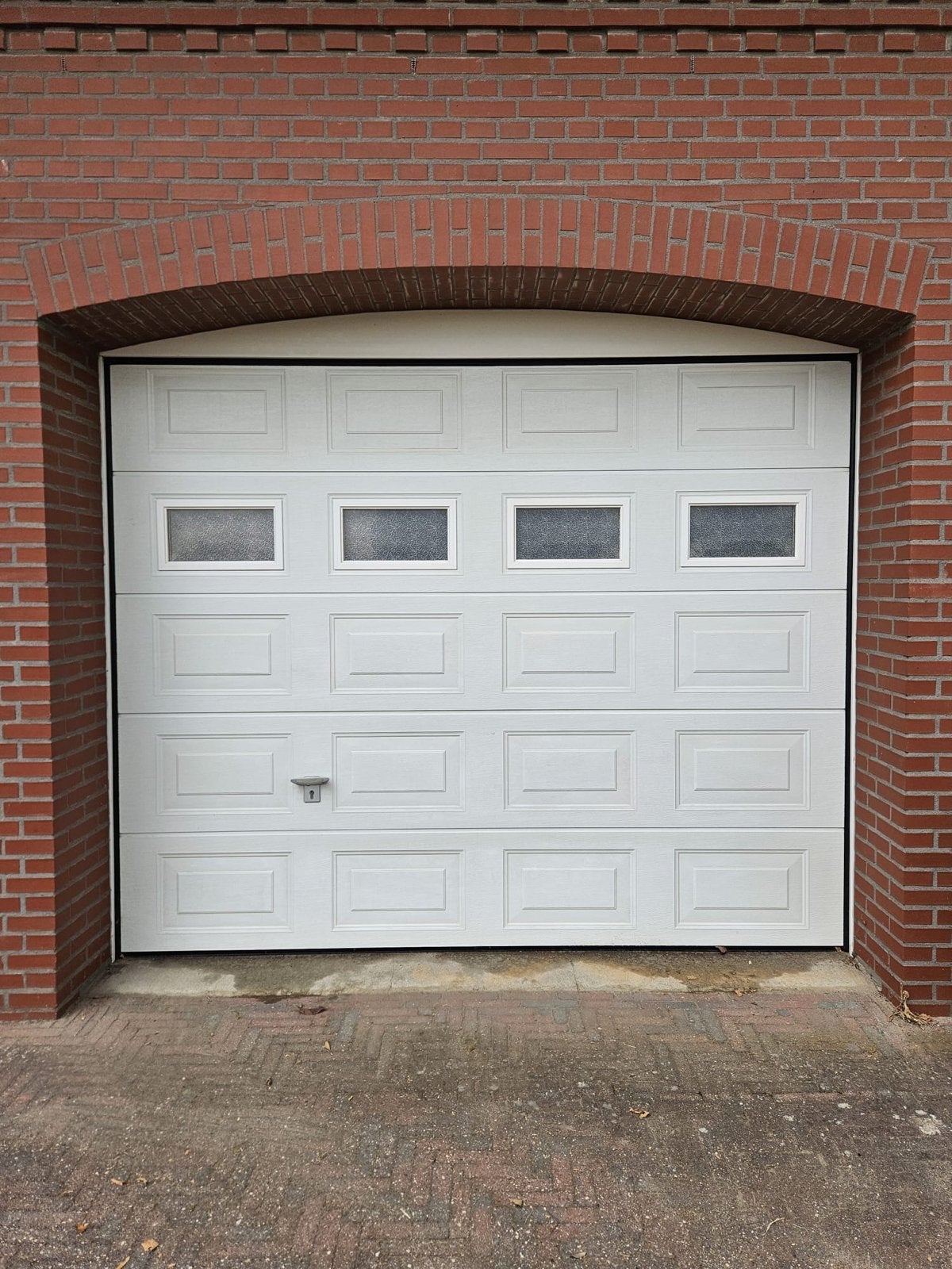 Witte sectionale garagedeur met motor en afstandsbediening, Auto diversen, Autostallingen en Garages