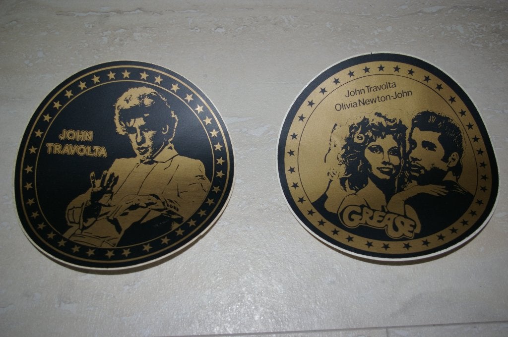Twee grote nieuwe stickers. John Travolta / Olivia Newton, Verzamelen, Ophalen of Verzenden, Nieuw, Overige typen