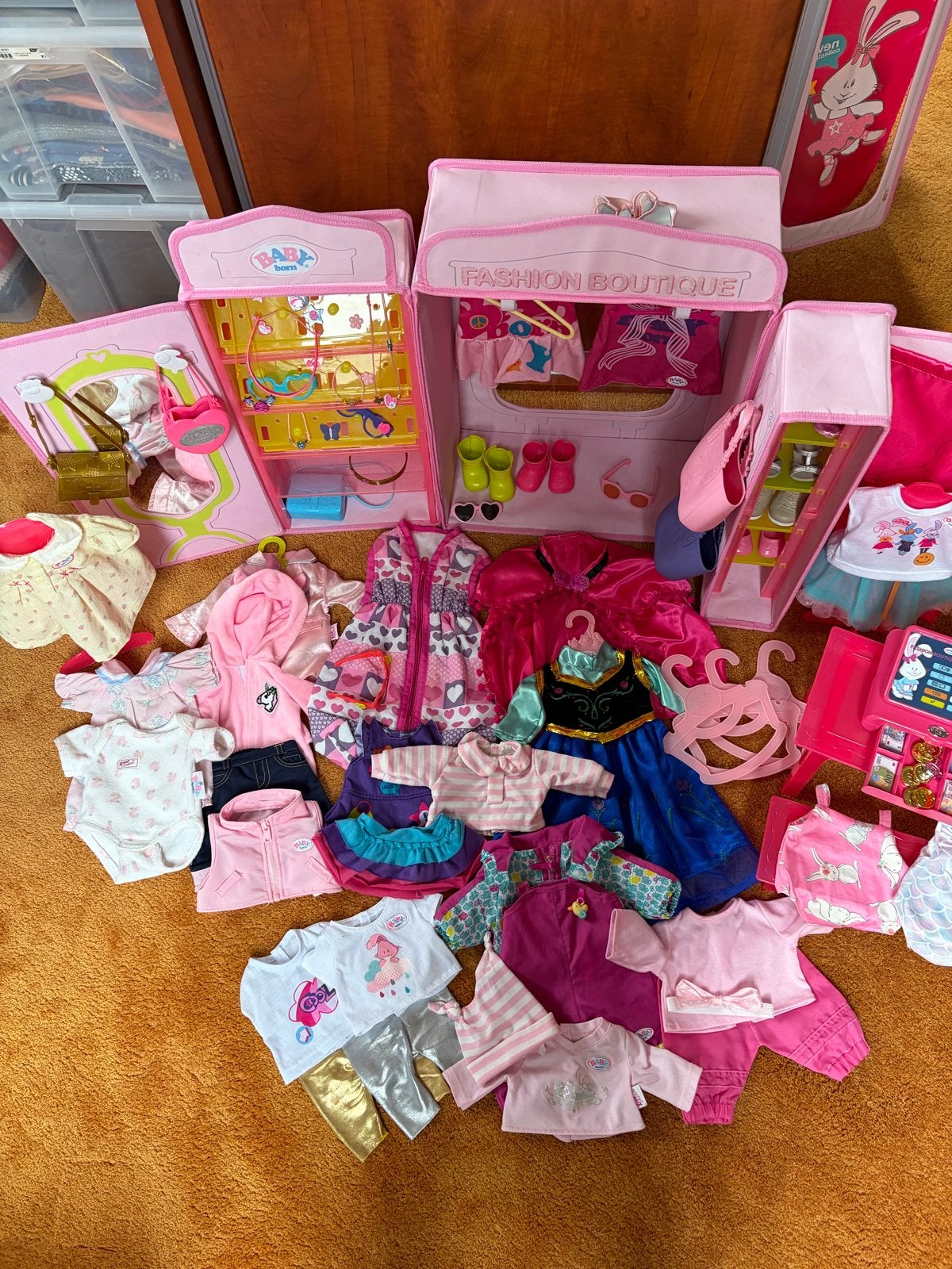 Baby Born Fashion Boutique met 2 poppen en accessoires, Kinderen en Baby's, Ophalen of Verzenden, Zo goed als nieuw, Babypop