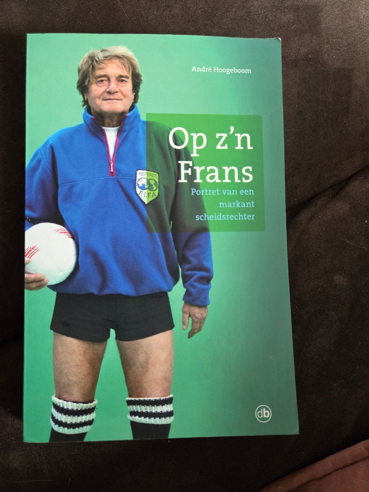 Op z'n Frans: Portret van een markant scheidsrechter, Ophalen of Verzenden, Zo goed als nieuw, André Hoogeboom, Overige sporten