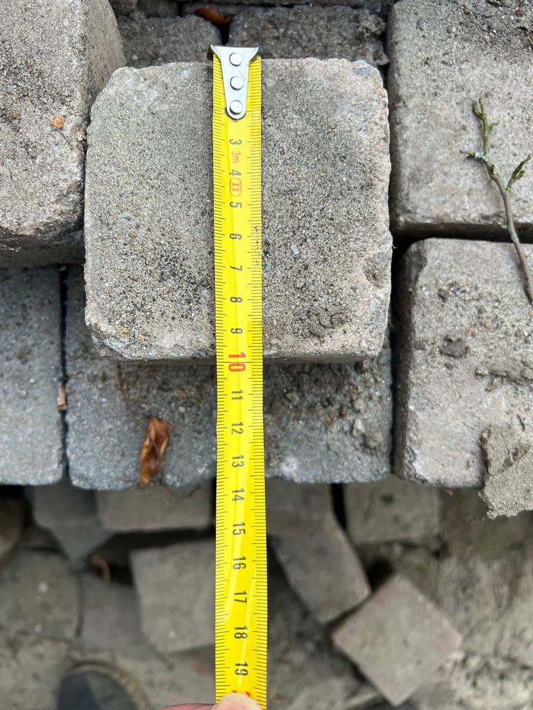 Gebruikte koppelstenen voor tuin of oprit 800 stuks, Tuin en Terras, Ophalen, Gebruikt, Klinkers, 10 m² of meer