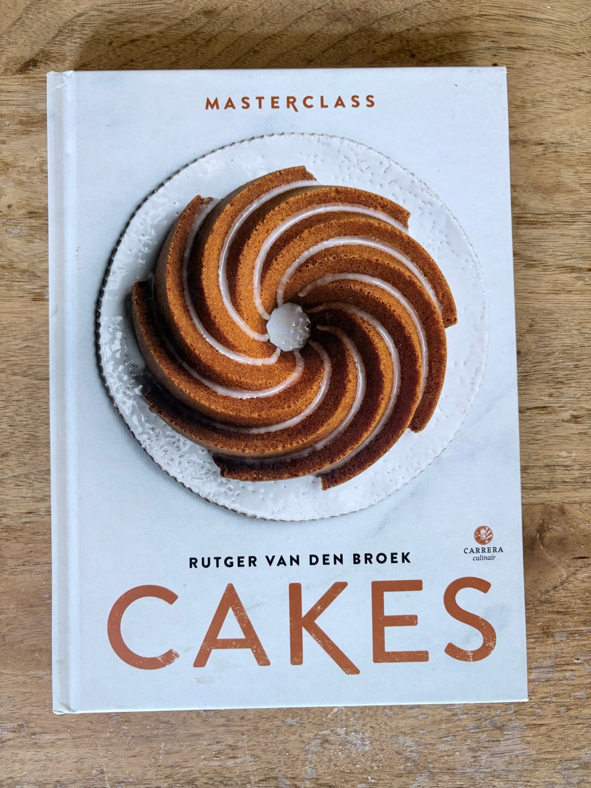 Masterclass Cakes - Rutger van den Broek, Boeken, Ophalen of Verzenden, Zo goed als nieuw, Overige gebieden, Taart, Gebak en Desserts