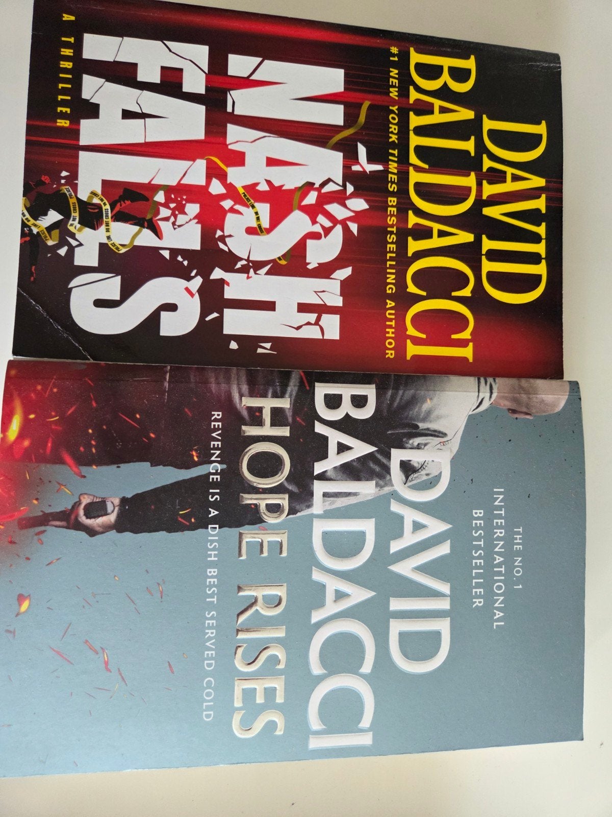David Baldacci Boeken: Nash Falls & Hope Rises (Engels), Ophalen of Verzenden, Zo goed als nieuw, David Baldacci, Amerika
