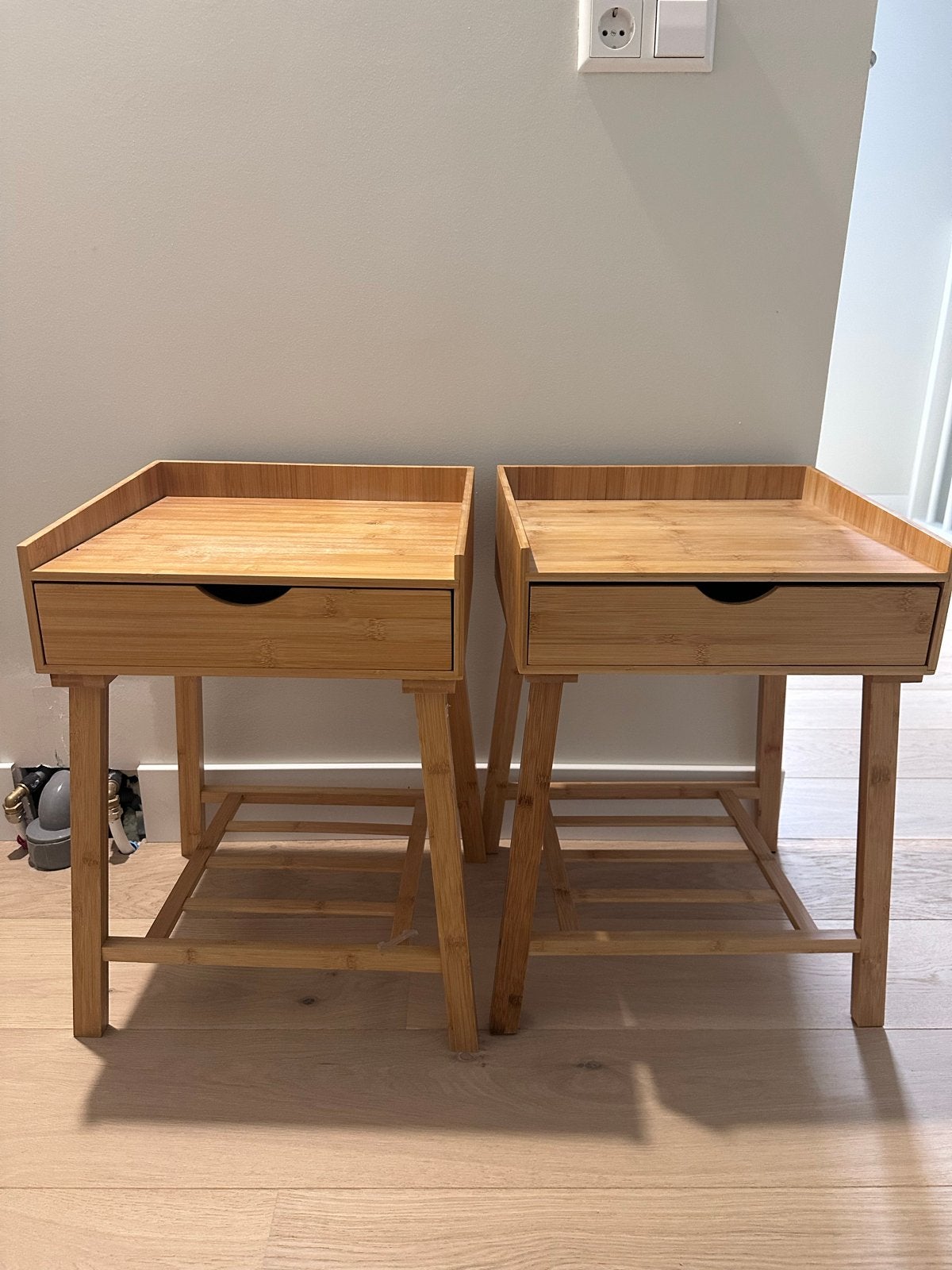 Set van 2 bamboe nachtkastjes/ bijzettafels, Ophalen, 55 tot 70 cm, Zo goed als nieuw, 45 tot 65 cm