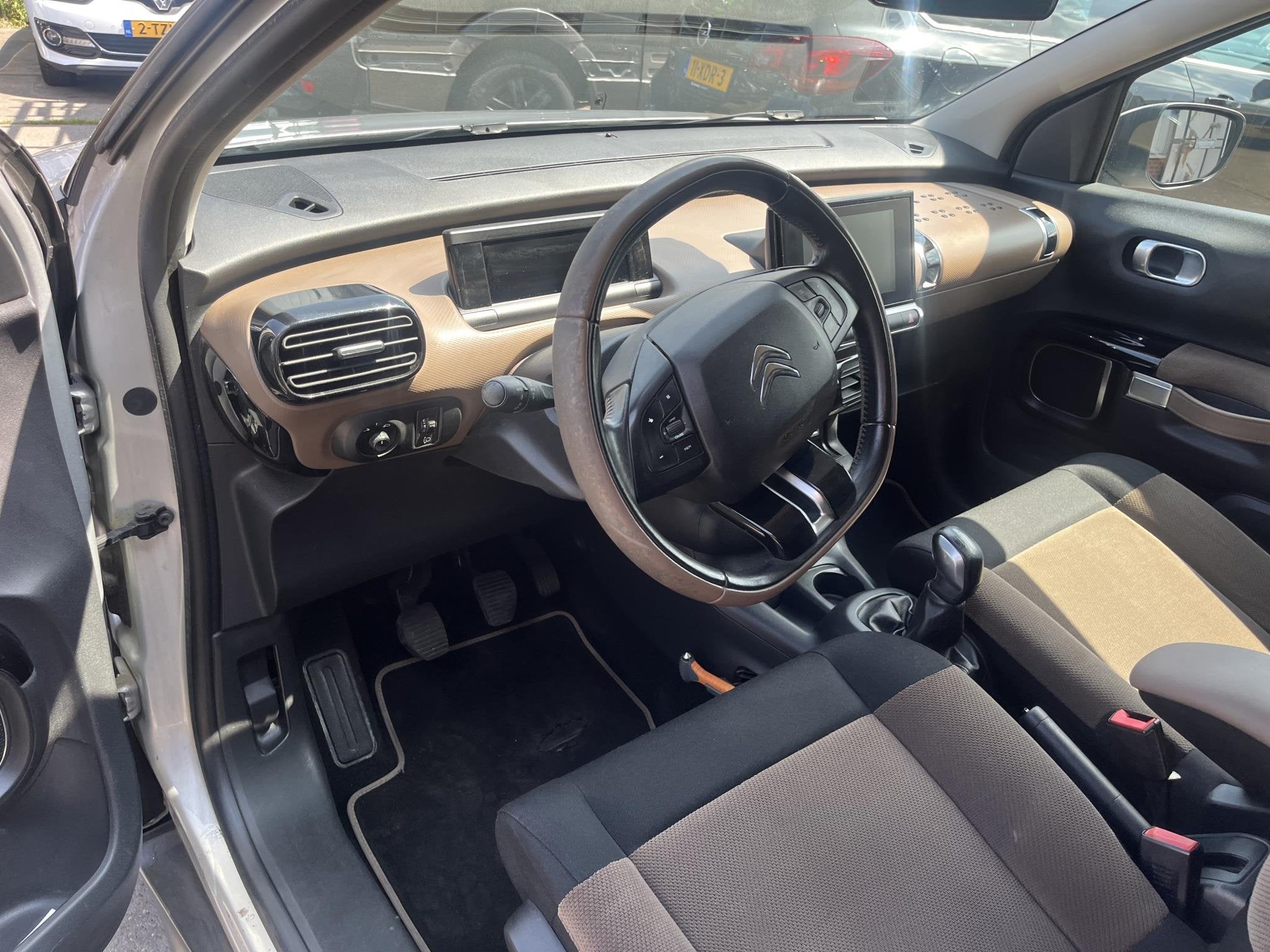 Citroen C4 Cactus 1.2 PureTech Shine, Auto's, Voorwielaandrijving, Stof, Gebruikt, 1199 cc