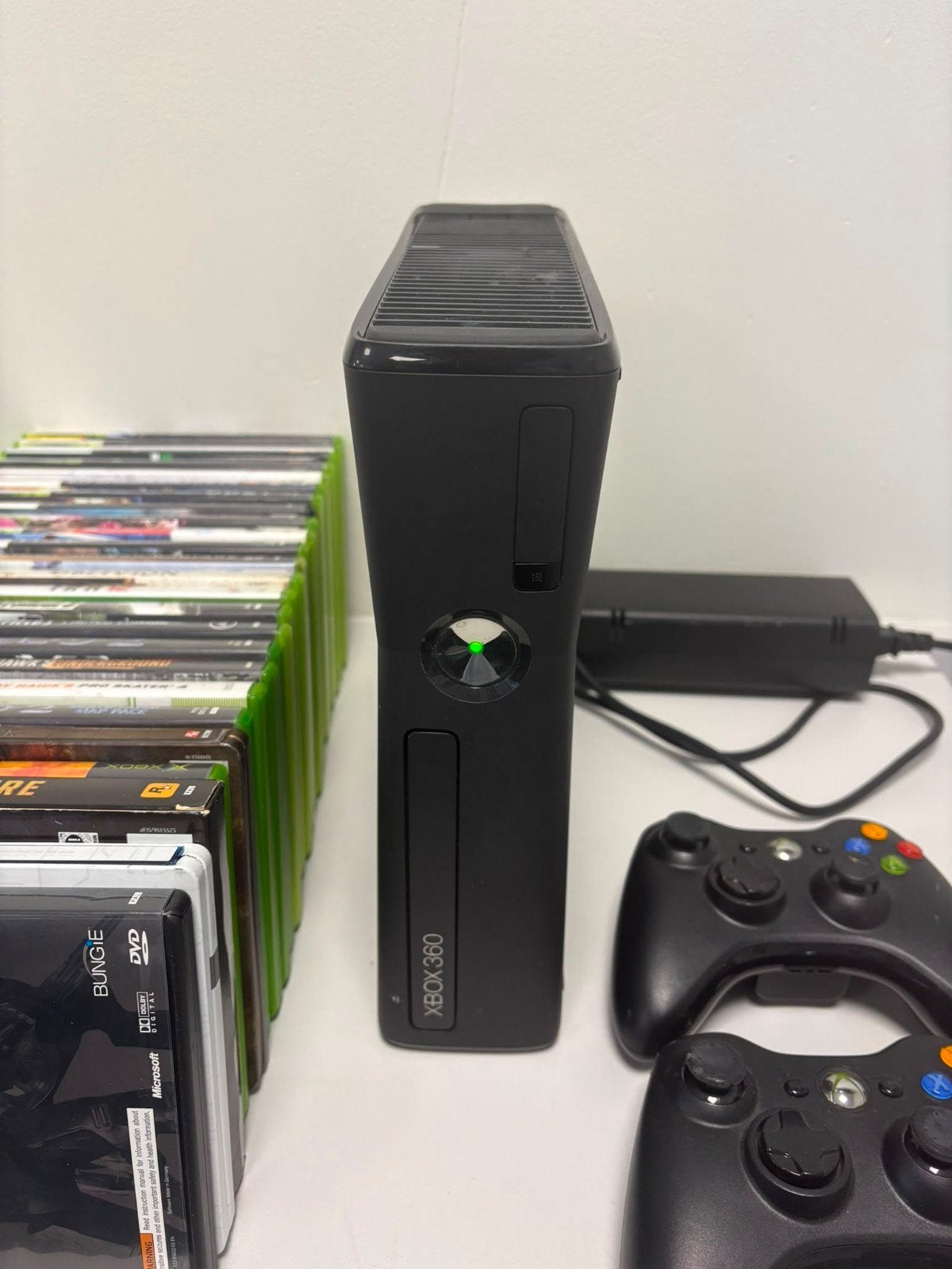 Xbox 360 Elite met 2 controllers en 20+ games, Ophalen, 360 Elite of Super Elite, Met 2 controllers, 120 GB
