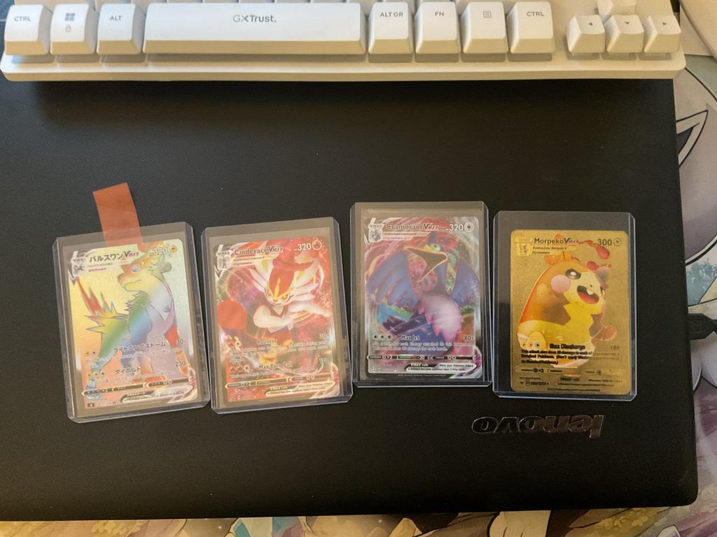 Pokémon kaarten: 3 VMAX kaarten en 1 gouden Morpeko VMAX, Ophalen, Gebruikt, Meerdere kaarten, Foil