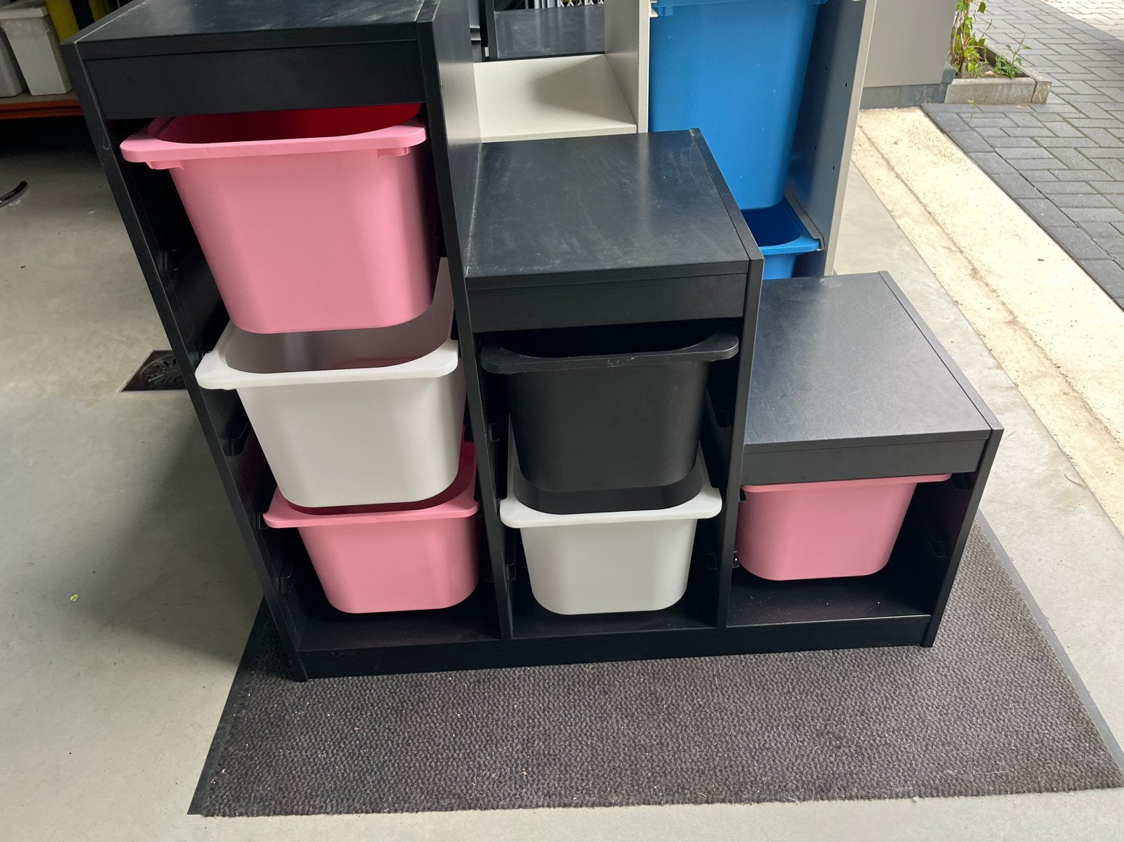 3 Ikea Trofast kasten met bakken 2x zwart en 1 maal wit, Ophalen, Zo goed als nieuw, 75 tot 100 cm, Minder dan 50 cm