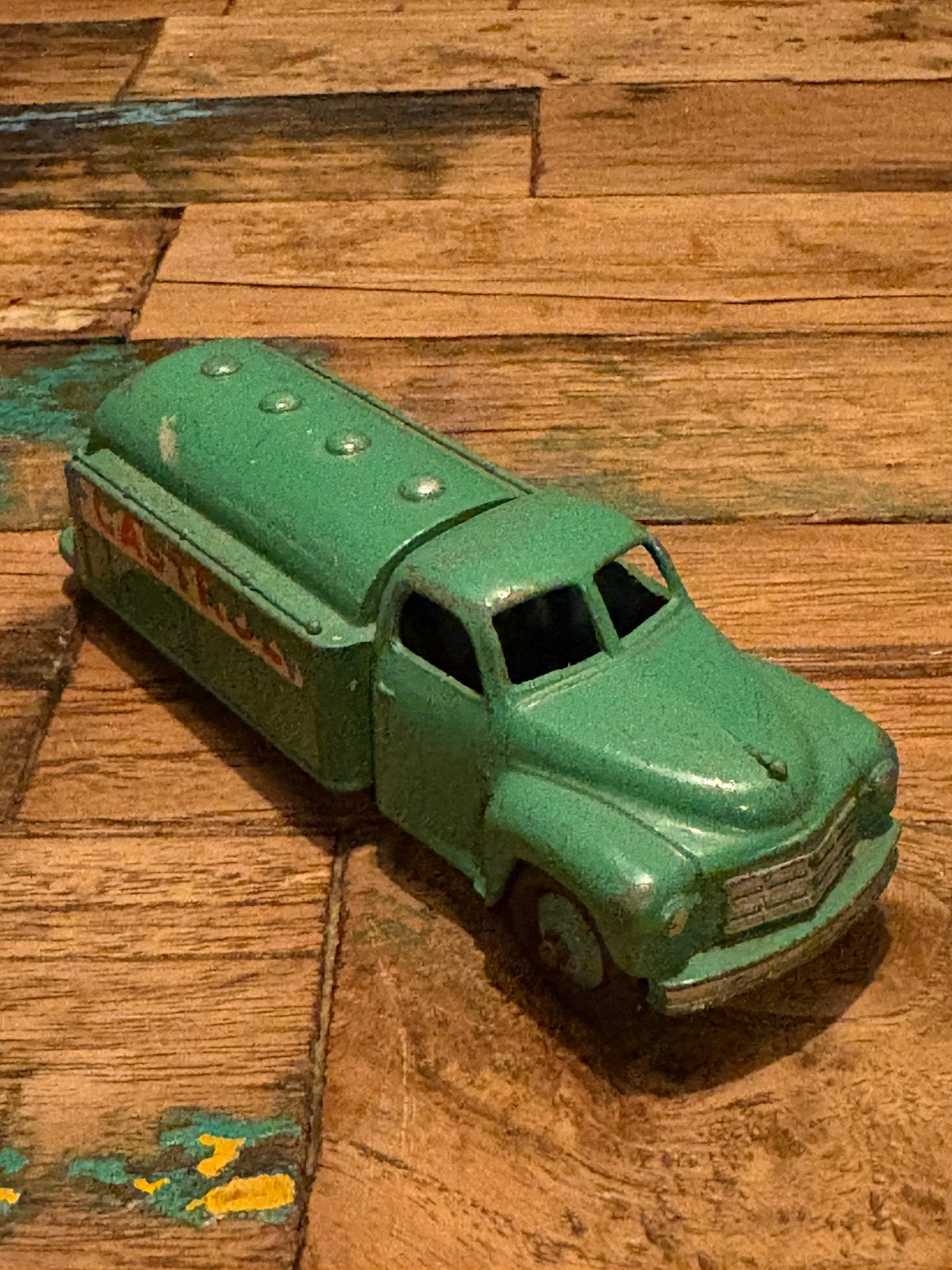 Dinky Toys 30p Castrol Tanker (1952-1953) Vroege uitvoering, Ophalen of Verzenden, Zo goed als nieuw, Bus of Vrachtwagen
