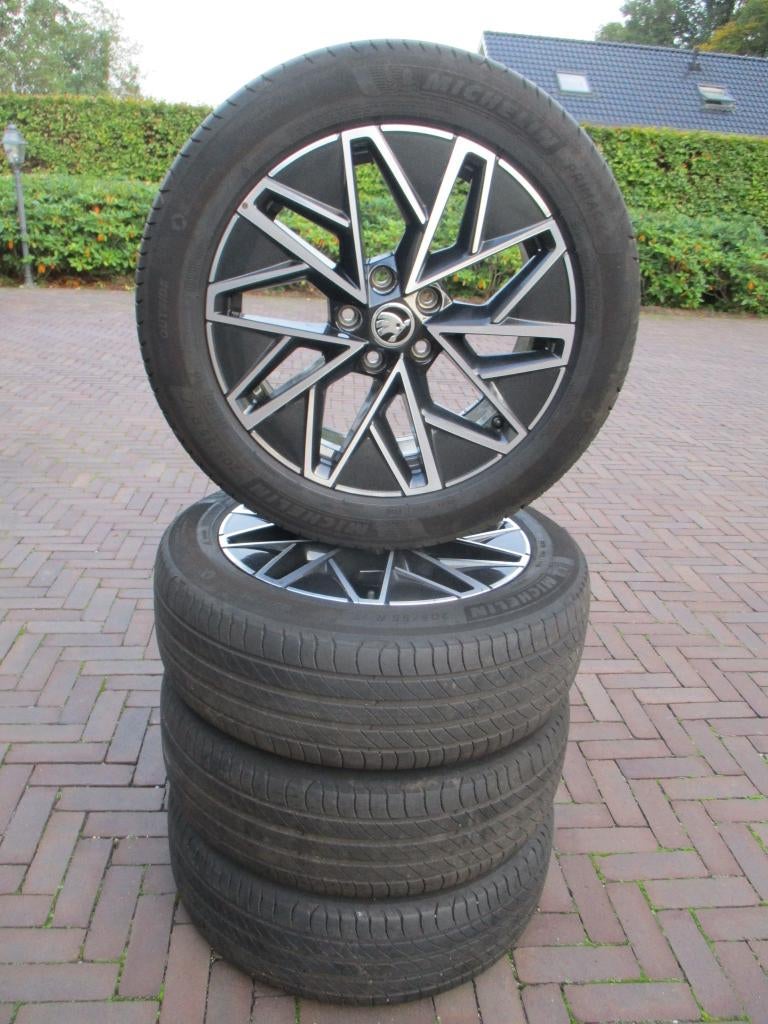 Originele Skoda Octavia IV 17 inch velgen zomer IZGST Pulsar, Ophalen, Gebruikt, Banden en Velgen, 17 inch