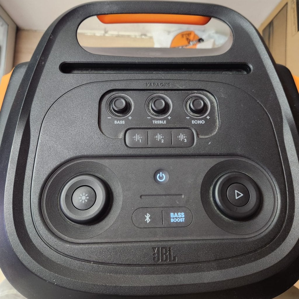 JBL Partybox 710 Speaker + 2 JBL Microfoons | Prima staat, JBL, Zo goed als nieuw, Support@jbl.com, 400 Atlantic Street
Stamford, CT 06901
USA