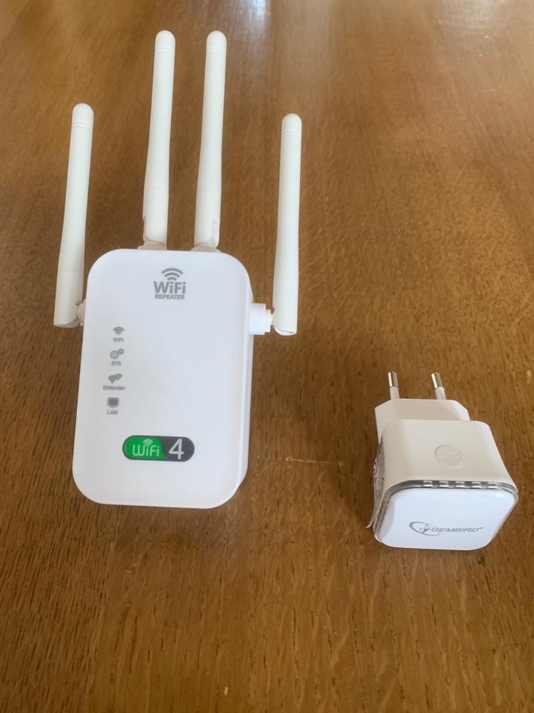 Wifi Repeater / Extender met 4 antennes, Ophalen of Verzenden, Zo goed als nieuw
