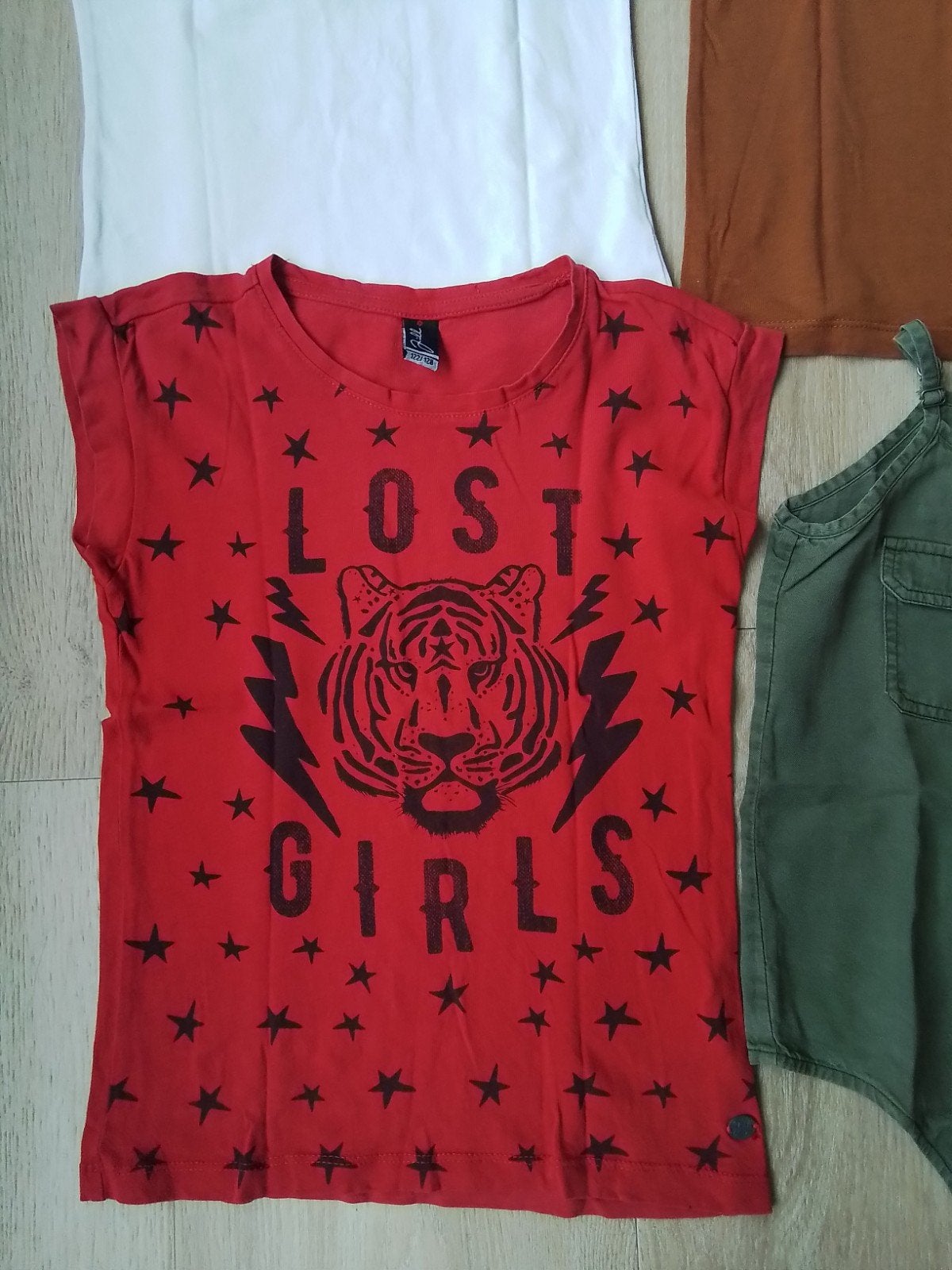 rood shirtje Jill mt, Meisje, Ophalen of Verzenden, Zo goed als nieuw, Shirt of Longsleeve