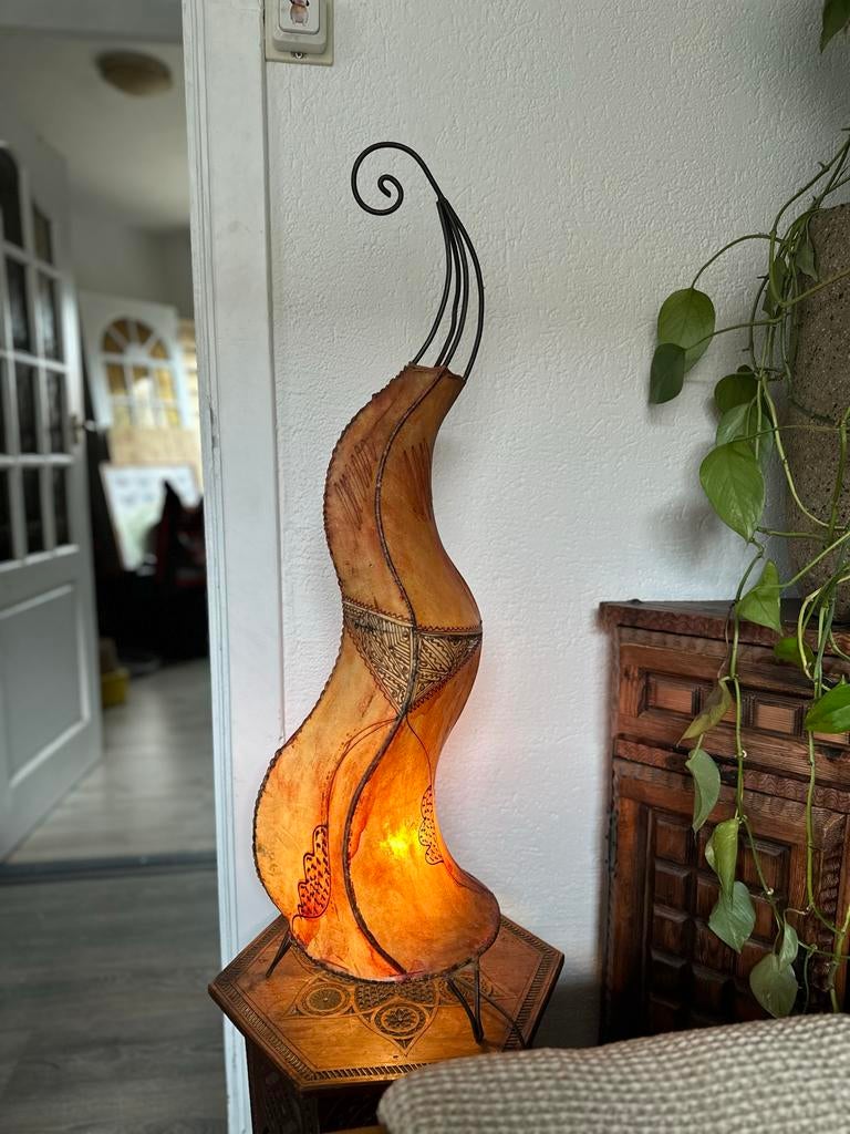 Unieke handgemaakte Marokkaanse leren lamp, Ophalen of Verzenden, Zo goed als nieuw, Overige materialen, Minder dan 100 cm