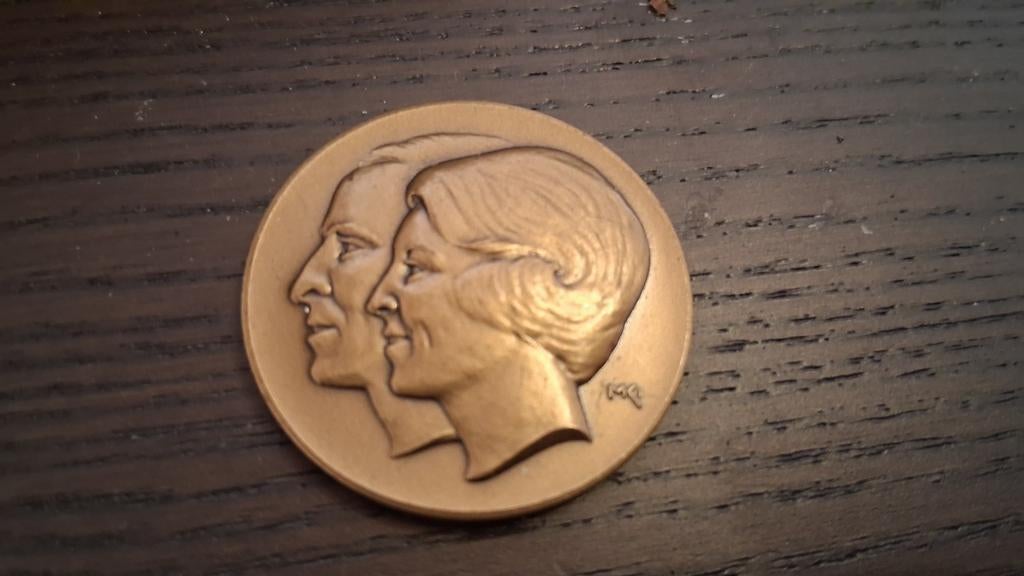 Bronzen Herdenkingspenning Huwelijk Beatrix en Claus 1966, Postzegels en Munten, Penningen en Medailles, Verzenden