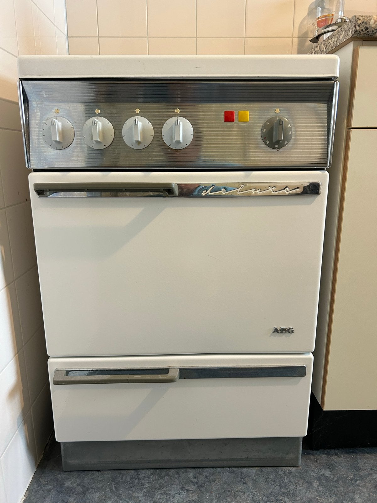 Vintage AEG Deluxe Fornuis - Elektrisch met Oven, Ophalen, Gebruikt, 4 kookzones, 85 tot 90 cm