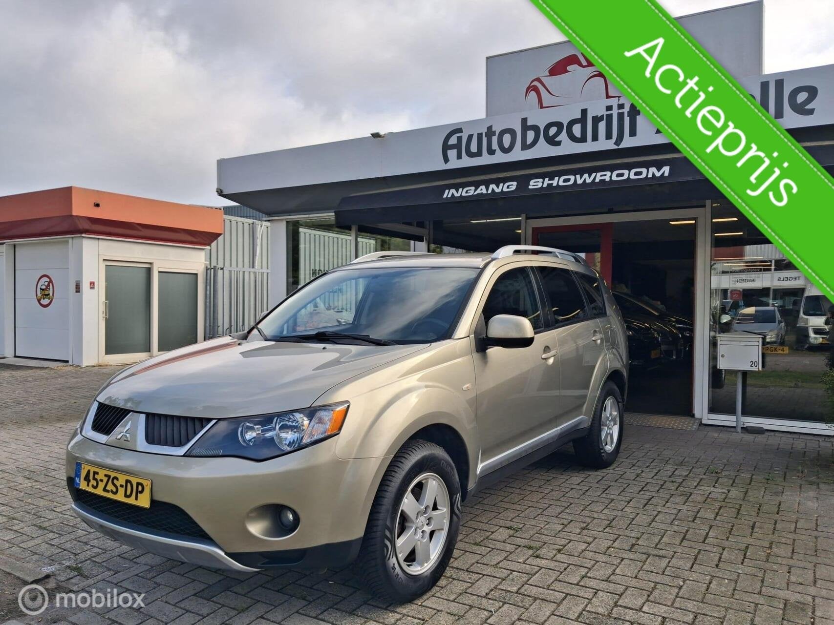 MITSUBISHI OUTLANDER 2.4|2WD|7 PERS|LEDER|DEALER ONDERHOUDEN, Auto's, Voorwielaandrijving, 4 cilinders, 1465 kg, Beige