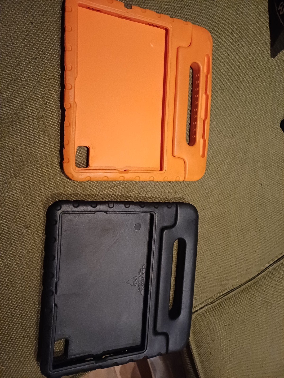 2 tablethoezen kids, 12 inch, Ophalen of Verzenden, Zo goed als nieuw, 12 inch, Bescherming voor- en achterkant
