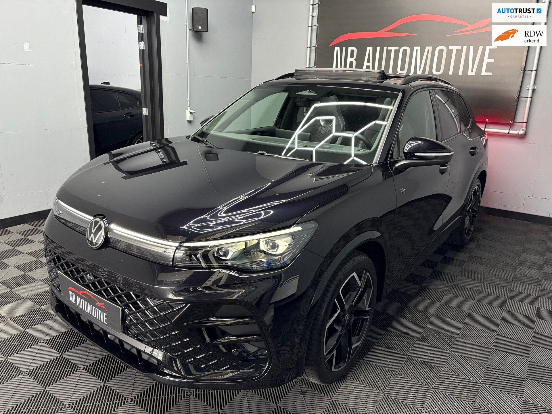 Volkswagen Tiguan 1.5 eTSI R-line Edition Pano, Dealer onderhouden, Euro 6, 4 cilinders, 150 pk