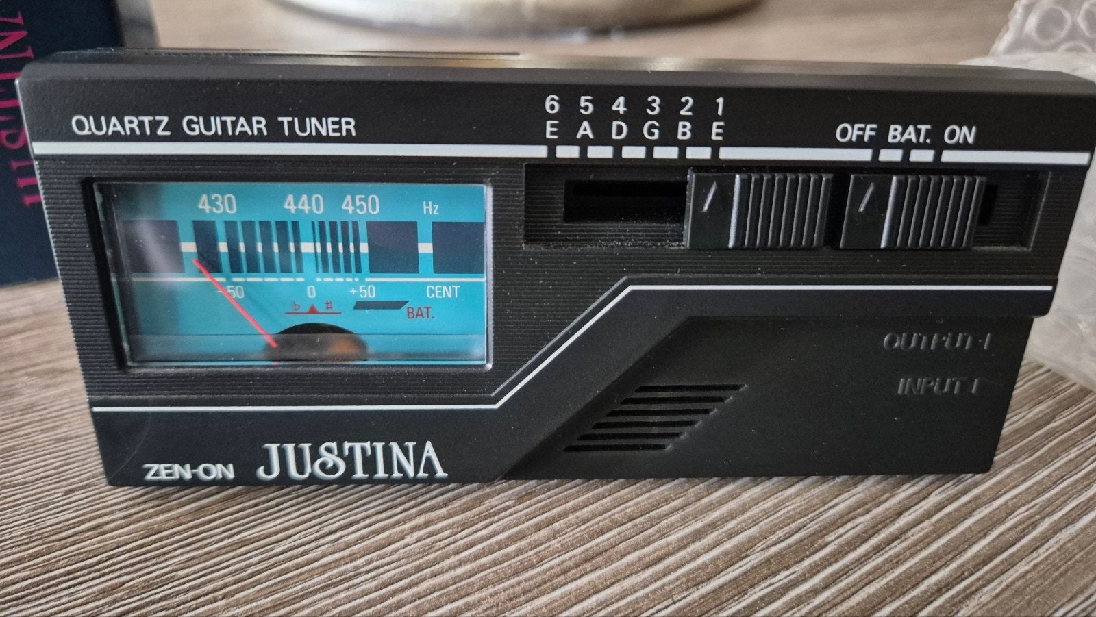 Justina Quartz Gitaar Tuner 395 - Vintage Stemapparaat, Muziek en Instrumenten, Ophalen of Verzenden