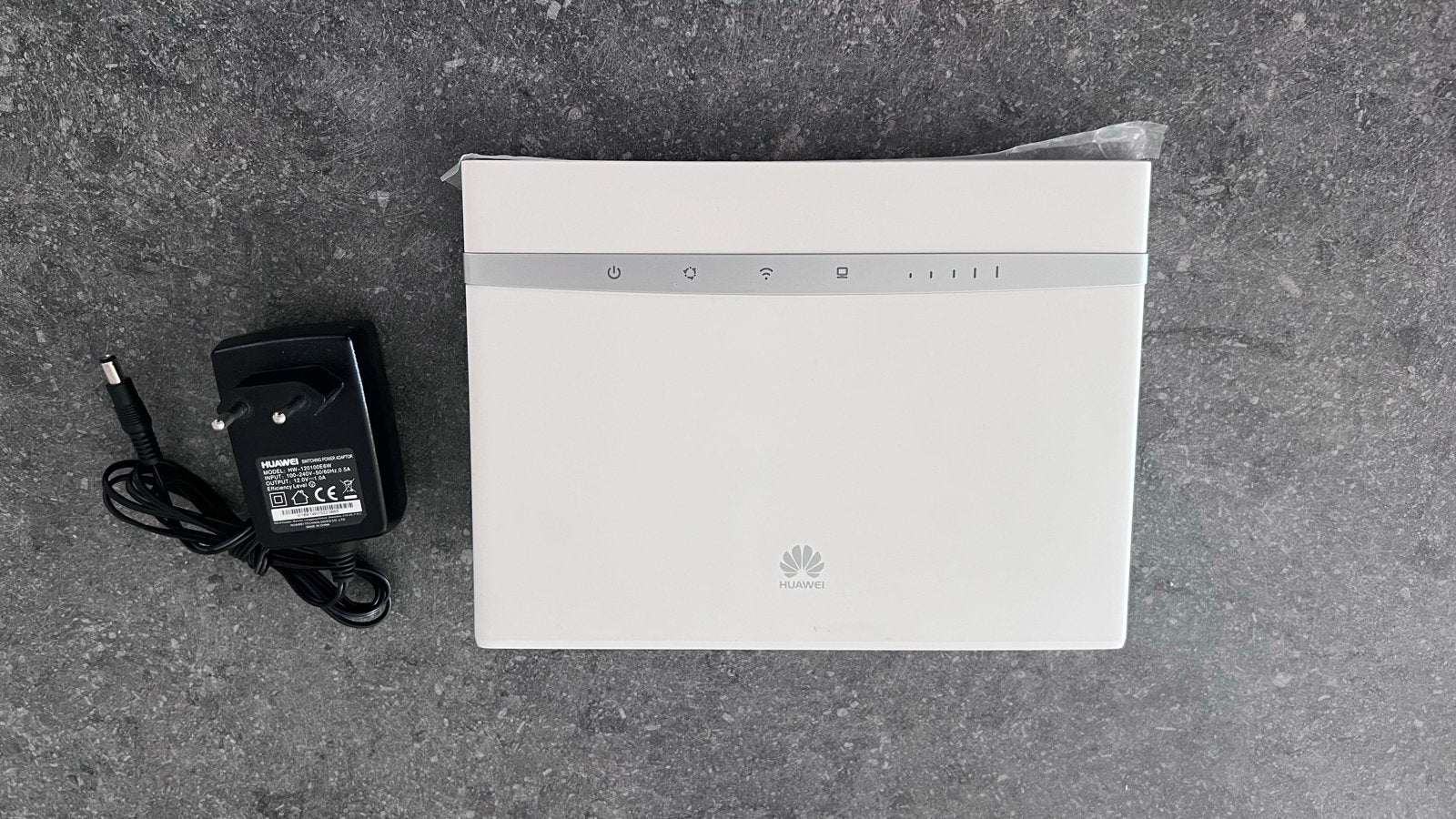 Huawei B525s-23a 4G LTE Modem WiFi Router sim-kaartslot, Ophalen of Verzenden, Gebruikt, Router met modem