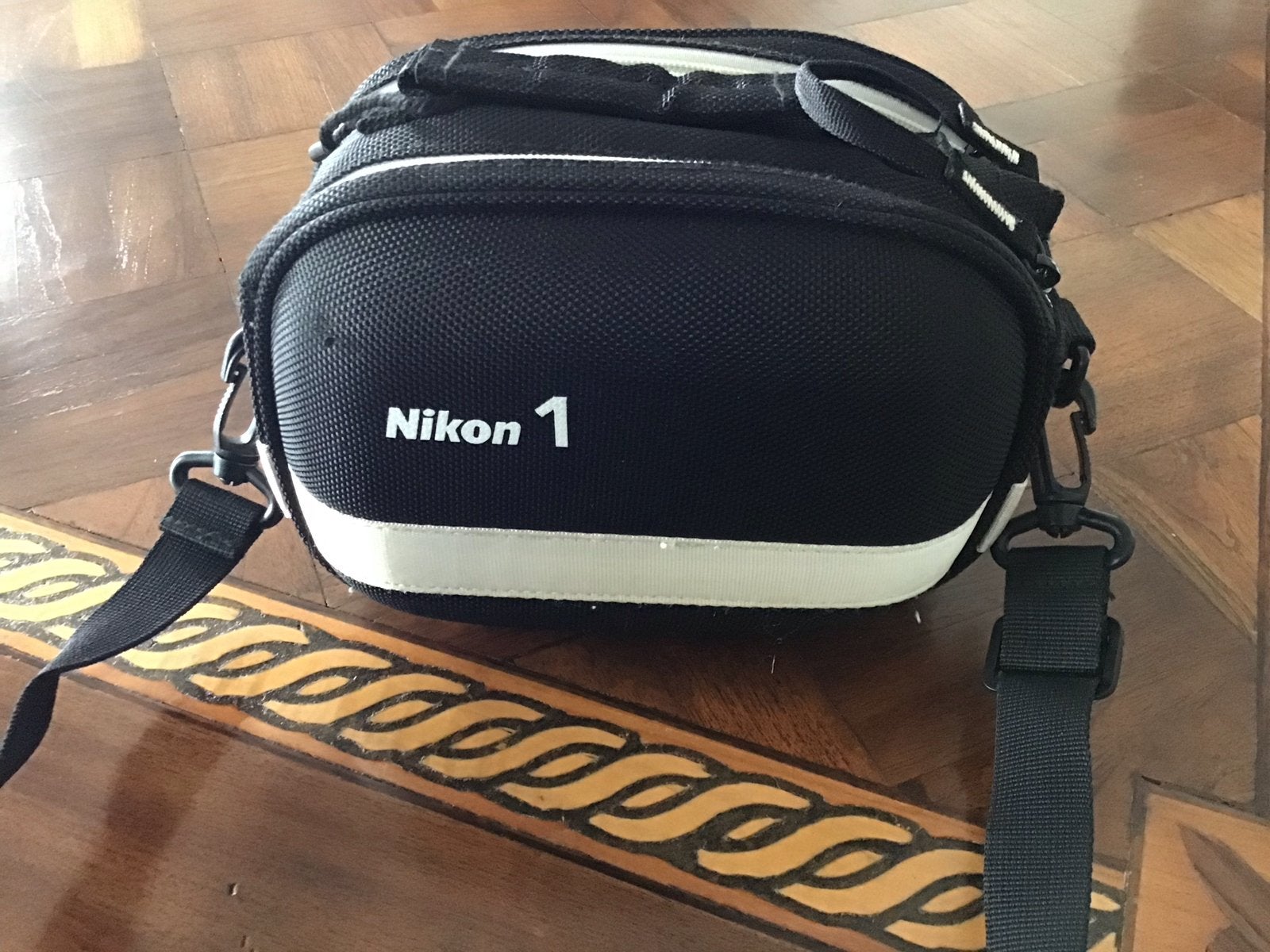 Nikon 1 camera met oplaadbare batterij en tas, Audio, Tv en Foto, Ophalen of Verzenden, Zo goed als nieuw, Accu, Nikon