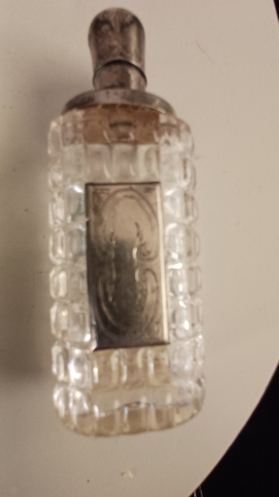 antiek kristallen parfumflesje met zilveren dop., Ophalen of Verzenden