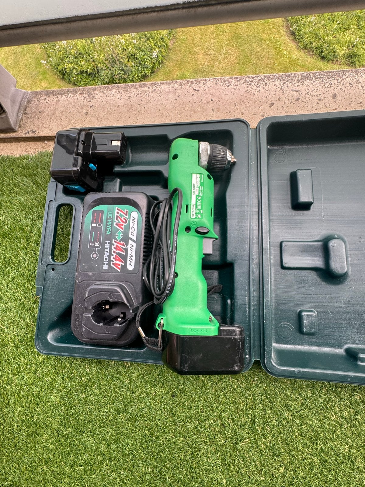 Hitachi Accuboormachine 7.2V-14.4V met lader en accu's, Ophalen of Verzenden, Gebruikt, Minder dan 400 watt, Boor- en Schroefmachine