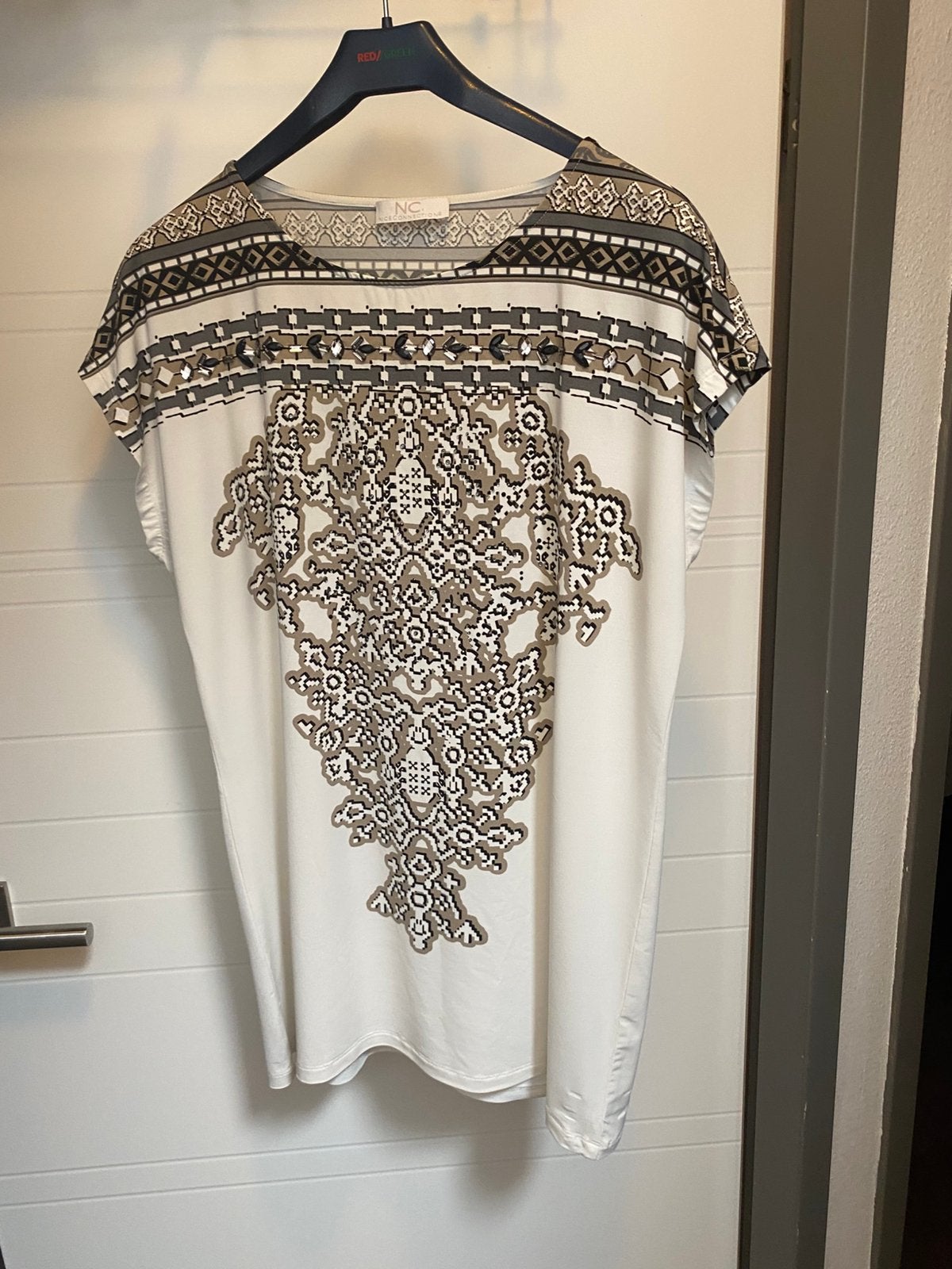 Laatste kans, lang shirt van merk Nice connections, maat M., Maat 38/40 (M), Overige kleuren, Ophalen of Verzenden, Zo goed als nieuw