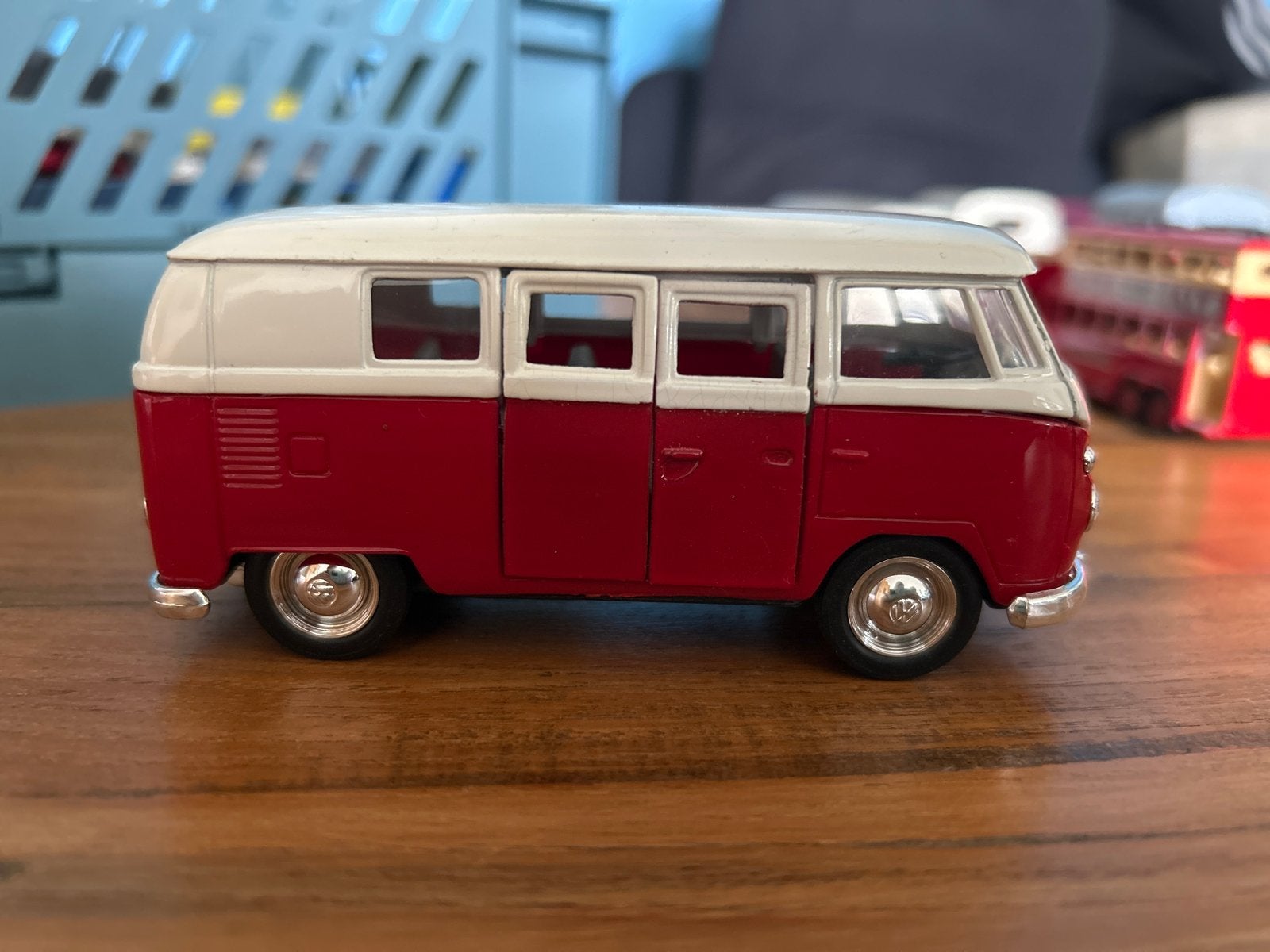 Volkswagen T1 Bus Modelauto - Rood/Wit, Ophalen of Verzenden, Zo goed als nieuw, Overige typen
