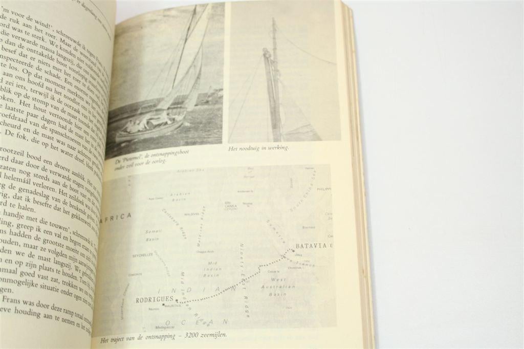 Ontsnapping van Java — WOII Zeilvlucht, 1e Druk 1989, Ophalen of Verzenden, Gelezen