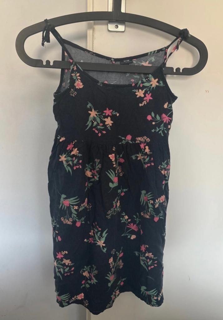Zomerjurkje met bloemenprint - Maat 134, Kinderen en Baby's, Kinderkleding | Maat 134, Ophalen of Verzenden, Gebruikt, Meisje
