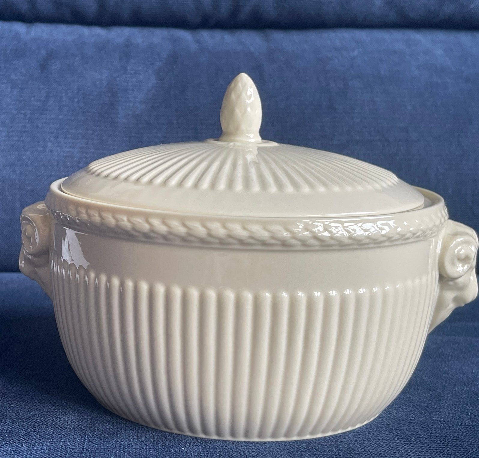 Wedgwood Edme Cookware ovenschaal 17 cm met ramskoppen.Gaaf., Nieuw, Ophalen of Verzenden, Schaal of Schalen, Wedgwood