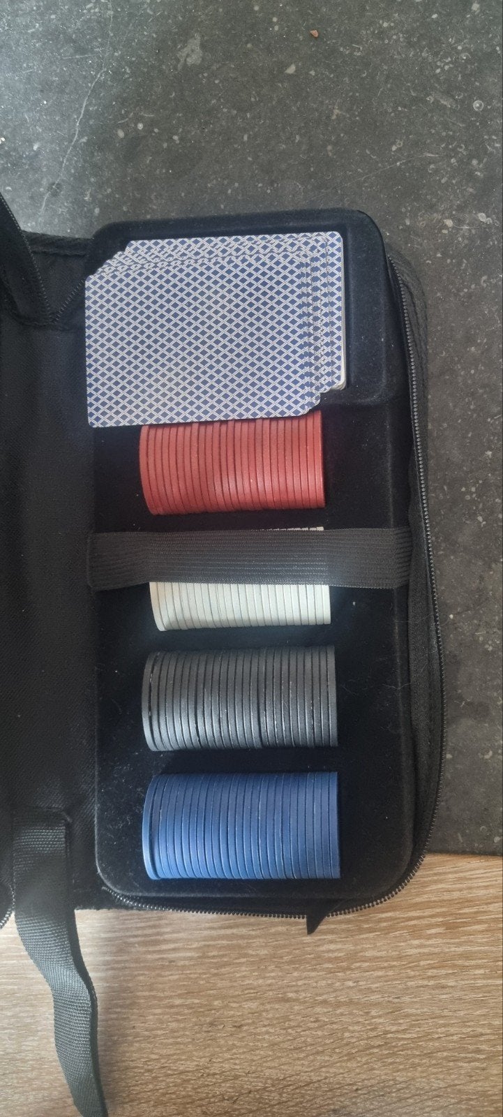 Poker set met kaarten en munten, Hobby en Vrije tijd, Vijf spelers of meer, Ophalen, Gebruikt