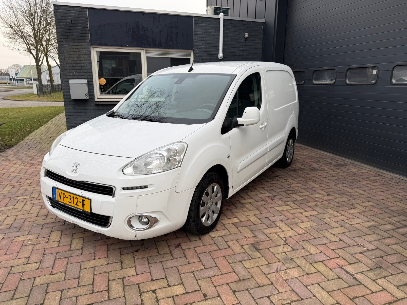 Peugeot Partner 1.6 HDI navteq 2015 apk nieuw 2027 !!!, Auto's, Voorwielaandrijving, Euro 5, Stof, Zwart