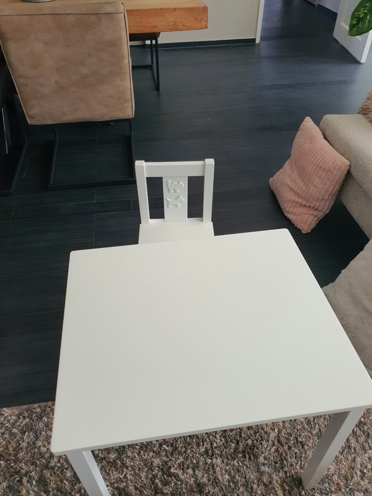 Witte kinder tafel met stoel, Kinderen en Baby's, Kinderkamer | Tafels en Stoelen, Ophalen, Gebruikt, Tafel(s) en Stoel(en)