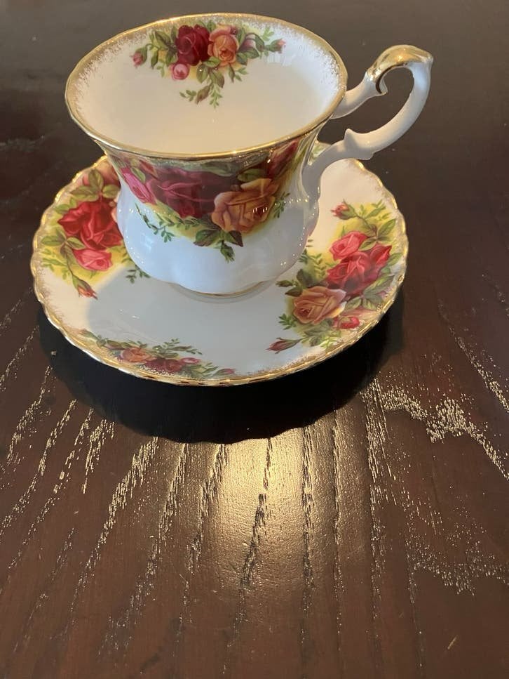 Royal Albert Old Country Roses Kop en Schotel, Antiek en Kunst, Ophalen