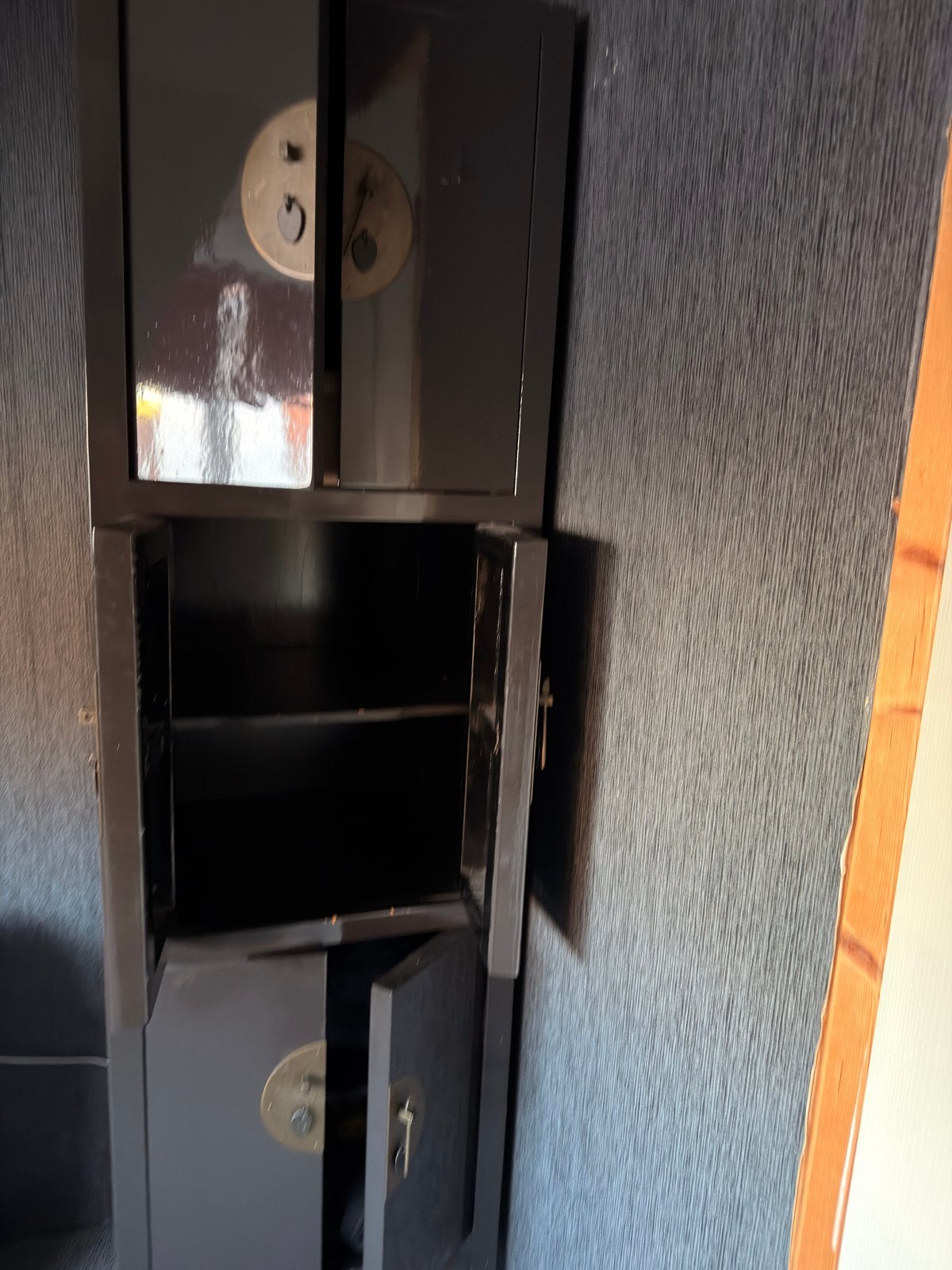 Zwarte Chinese kast met messing beslag, Ophalen, Gebruikt