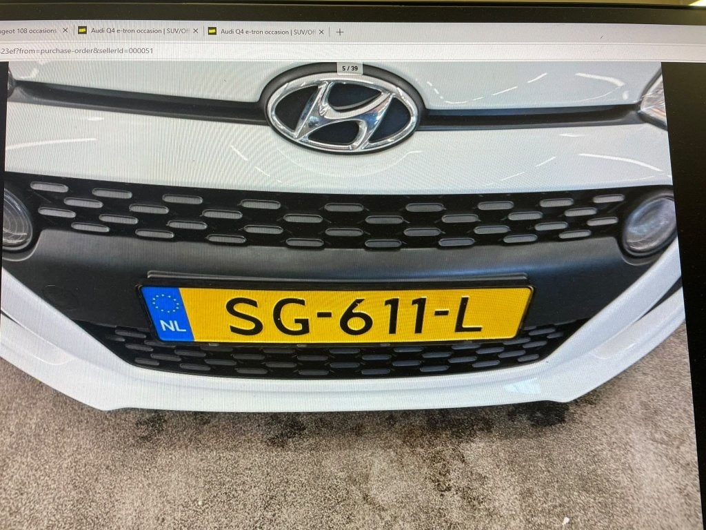 Hyundai i10 1.0i Comfort NAVIGATIE / CARPLAY / ANDROID / AIR, Auto's, Stof, Gebruikt, 4 stoelen, Wit