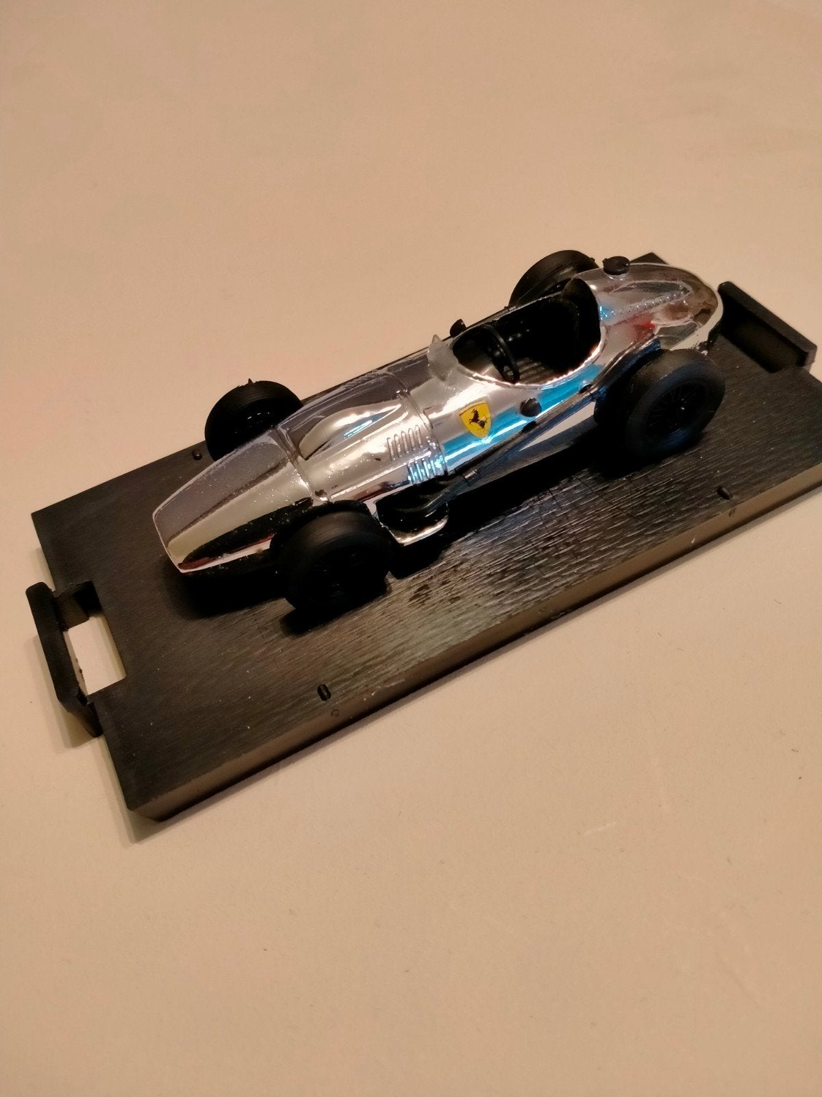 Ferrari 246F1 chroom  bijenkorf, Hobby en Vrije tijd, Modelauto's | 1:43, Nieuw, Auto, Overige merken, Ophalen